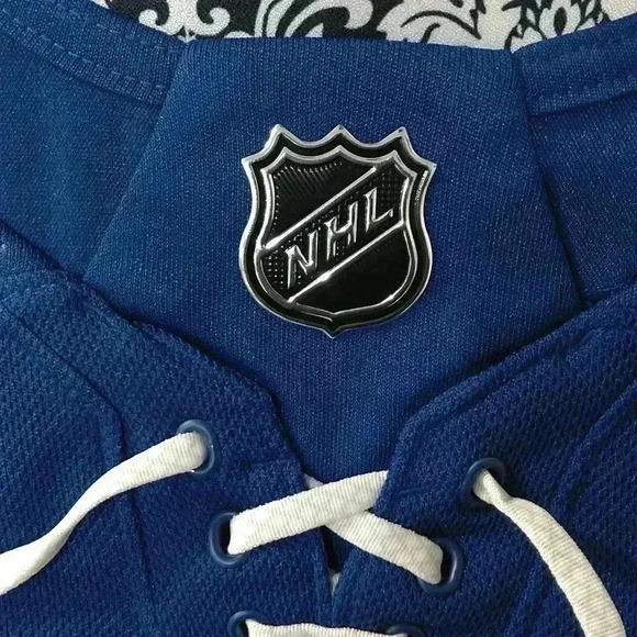 John Tavares  jersey - Picture 4 of 7